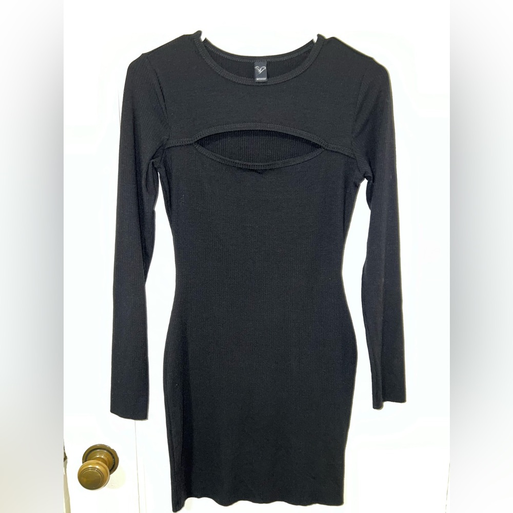 Black bodycon dress